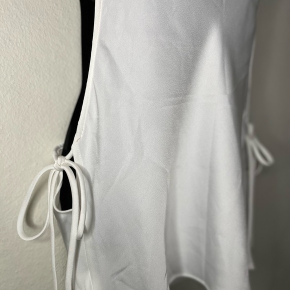 Commense Cowlick Side Cutout Midi Crop Top Ivory/White Small - Picture 3 of 4